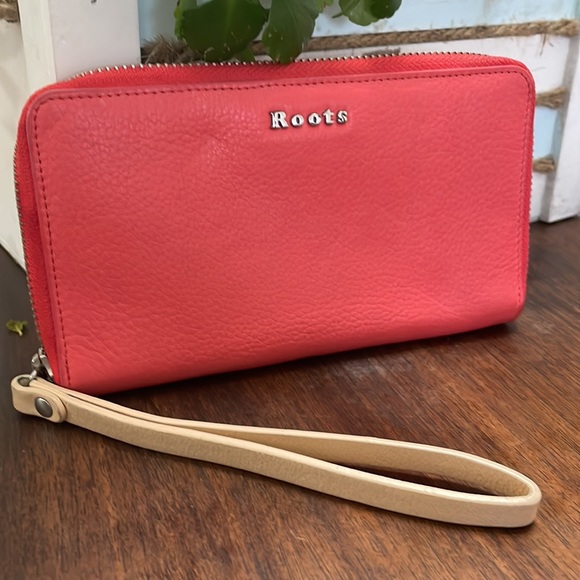 Roots Wristlet - Picture 3 of 7